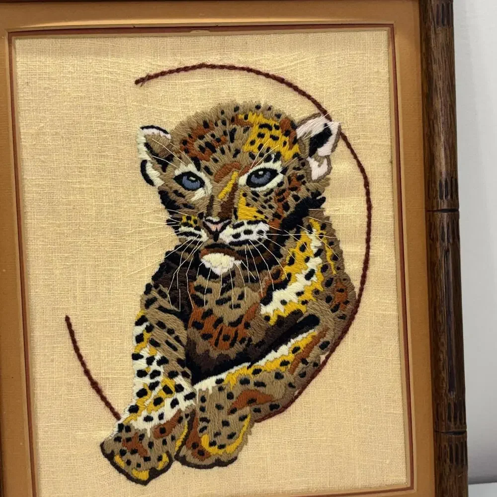 Vtg paragon finished cat cub crewel wall hanging set